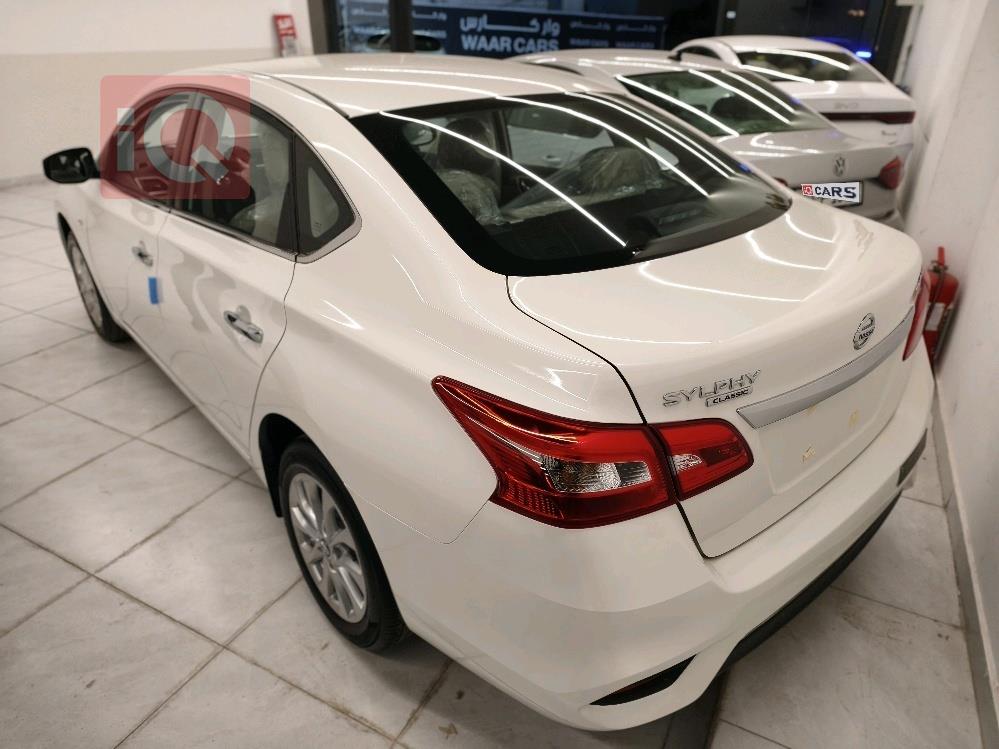 نيسان سيلفي